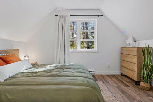 Chambre principale — vue sur les arbres